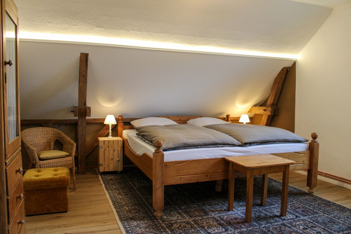 Schlafzimmer 1 mit Kingsize-Doppelbett